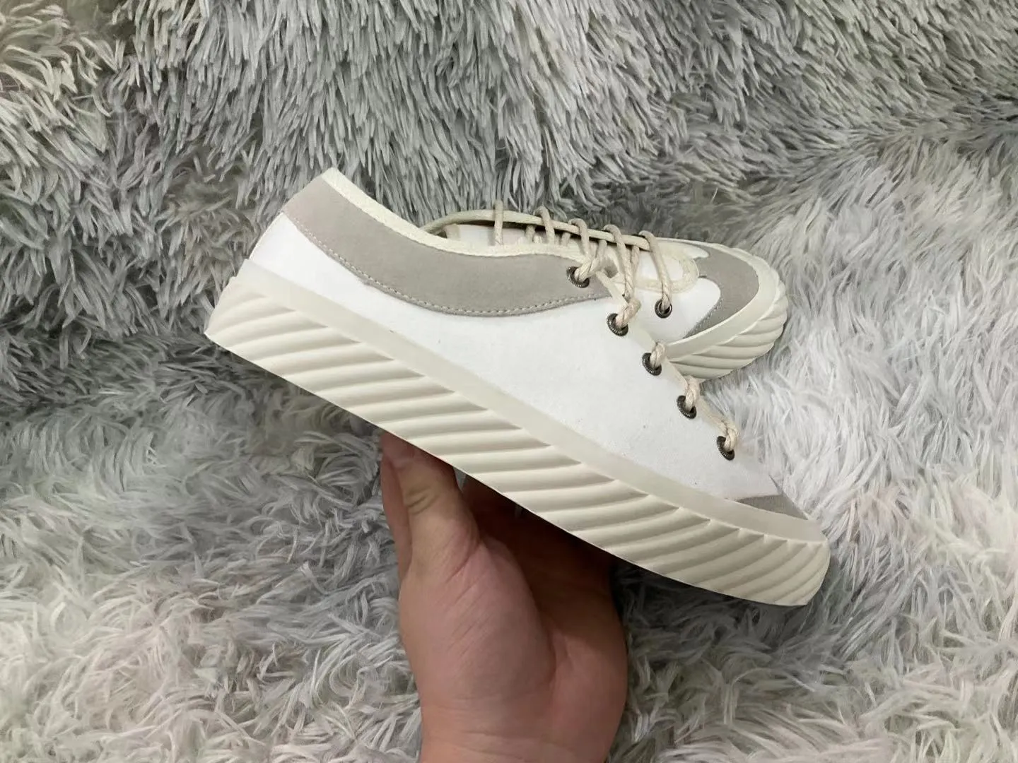 👟👟Ex-factory price 440👟👟 2023 Gucci casual sneakers, top version! 🌸1:1 reproduction. New model for early spring, creating a perfect style💣💣💣street style🔥🔥🔥cool and trendy C-level fashionable outfit with retro and futuristic feel🌹🌹🌹classic shoe shape + British color matching design, super attractive. All kinds of leather splicing, original reverse mold last, imported high-end knitting needle jacquard fabric showing exquisite texture! Open mold to customize high-density outsole. Comes fully packaged. Size: Female 35-41 Male 39-46
